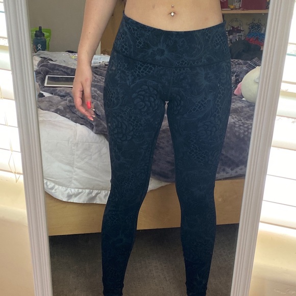 Lululemon leggings - Picture 2 of 4